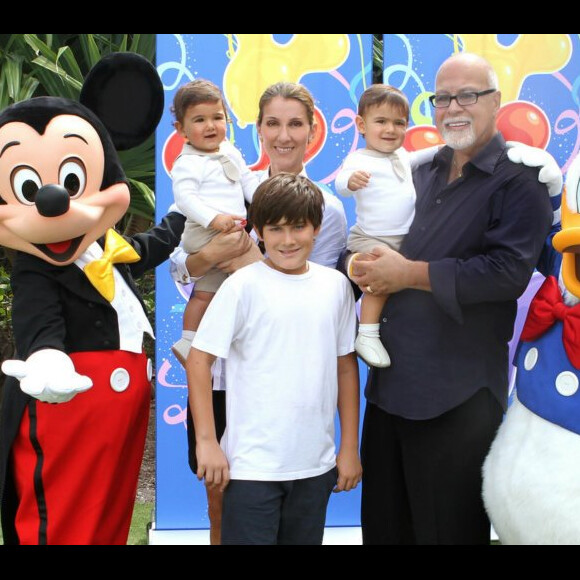 Céline Dion, René Angélil et leurs fils Nelson et Eddy et René Charles lors du 1er anniversaire des jumeaux en 2011.