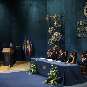 La reine Letizia et le roi Felipe VI d'Espagne présidaient la cérémonie des Prix Princesse des Asturies le 23 octobre 2015 au Théâtre Campoamor à Oviedo.