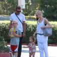 Gwen Stefani et Gavin Rossdale avec leurs enfants Kingston, Zuma et Apollo lors de la fête des pères à Los Angeles, le 21 juin 2015.