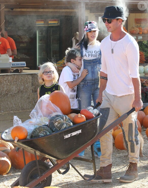 Gwen Stefani et Gavin Rossdale préparant Halloween avec leurs enfants Zuma et Kingston le 26 octobre 2014.