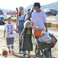 Gwen Stefani et Gavin Rossdale préparant Halloween avec leurs enfants Zuma et Kingston le 26 octobre 2014.