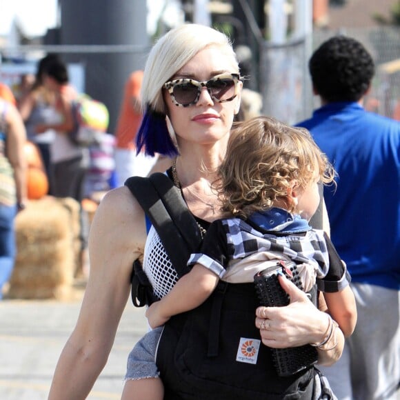 Gwen Stefani préparait Halloween avec ses trois fils le 24 octobre 2015 chez Sam's Pumpkin Patch à Los Angeles.