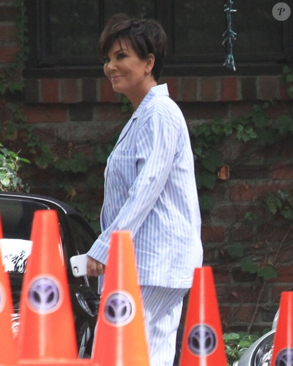 Kris Jenner arrive à la maison du couple Azoff pour assister à la baby-shower de Kim Kardashian. Beverly Hills, le 25 octobre 2015.