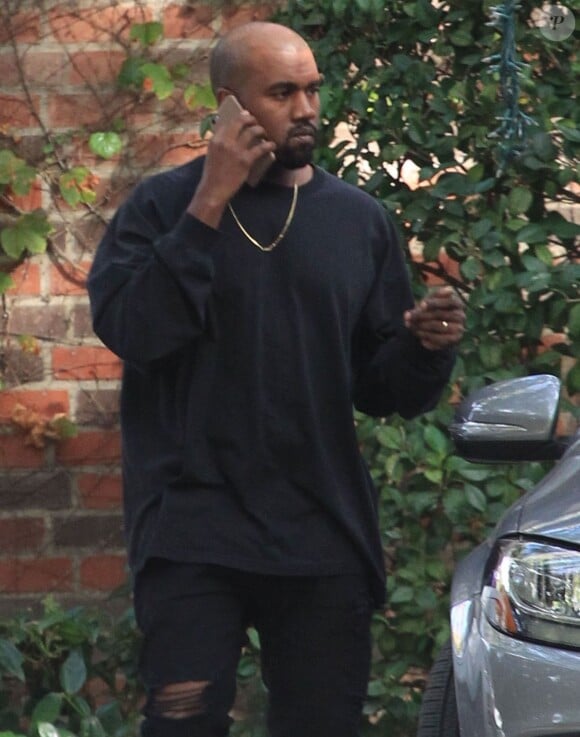 Kanye West arrive à la maison du couple Azoff pour assister à sa baby-shower. Beverly Hills, le 25 octobre 2015.