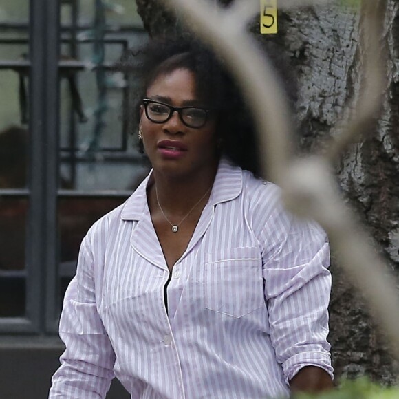 Serena Williams arrive à la maison du couple Azoff pour assister à la baby-shower de Kim Kardashian. Beverly Hills, le 25 octobre 2015.