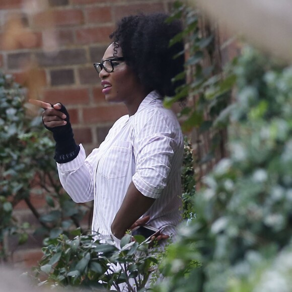 Serena Williams arrive à la maison du couple Azoff pour assister à sa baby-shower. Beverly Hills, le 25 octobre 2015.