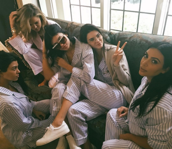 Kourtney, Khloé Kardashian, Kylie, Kendall Jenner et Kim Kardashian lors de la baby-shower de Kim dans la villa du couple Azoff à Beverly Hills. Le 25 octobre 2015.