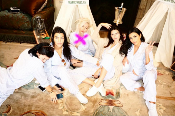 Kylie Jenner, Kourtney Kardashian, Joyce Bonelli, Kendall Jenner et Kim Kardashian assistent à la baby-shower de Kim Kardashian dans la villa du couple Azoff à Beverly Hills. Le 25 octobre 2015.