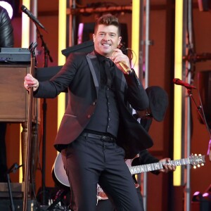 Robin Thicke en concert sur le plateau de l'émission "Jimmy Kimmel Live!" à Hollywood, le 21 septembre 2015.
