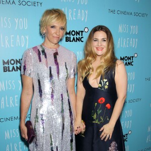 Toni Collette et Drew Barrymore lors d'une première de Miss You Already à New York le 25 octobre 2015.
