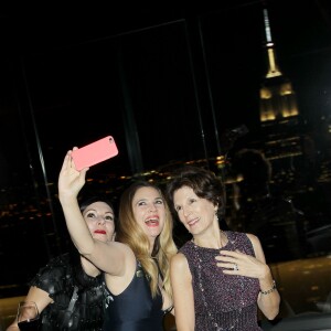 Jill Kargman, Drew Barrymore, Coco Kopelman lors de l'after-party de "Miss You Already" au SixtyFive à New York le 25 octobre 2015.