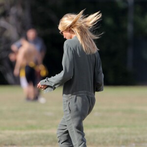 Heidi Klum et Seal se retrouvent pour soutenir leur fils Johan au Football à Los Angeles le 24 octobre 2015. La famille est réuni au grand complet pour soutenir le petit sportif. Leni, Henry et Lou sont aussi de la partie. Seal est venu avec sa compagne Erica Packer qui est enceinte.  Please Pixelate children face prior to publication Former couple Heidi Klum and Seal come together to watch their son, Johan's football game in Brentwood, California on October 24, 2015. The pair were joined by their other kids Leni, Henry and Lou. Seal's pregnant girlfriend Erica Packer also joined the family outing.24/10/2015 - Los Angeles