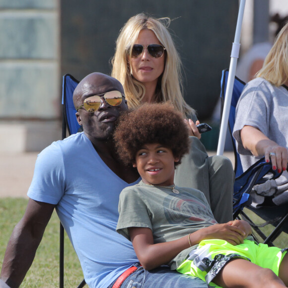 Heidi Klum et Seal se retrouvent pour soutenir leur fils Johan au Football à Los Angeles le 24 octobre 2015. La famille est réuni au grand complet pour soutenir le petit sportif. Leni, Henry et Lou sont aussi de la partie. Seal est venu avec sa compagne Erica Packer qui est enceinte.  Please Pixelate children face prior to publication Former couple Heidi Klum and Seal come together to watch their son, Johan's football game in Brentwood, California on October 24, 2015. The pair were joined by their other kids Leni, Henry and Lou. Seal's pregnant girlfriend Erica Packer also joined the family outing.24/10/2015 - Los Angeles