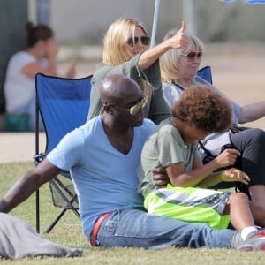 Heidi Klum et Seal se retrouvent pour soutenir leur fils Johan au Football à Los Angeles le 24 octobre 2015. La famille est réuni au grand complet pour soutenir le petit sportif. Leni, Henry et Lou sont aussi de la partie. Seal est venu avec sa compagne Erica Packer qui est enceinte.  Please Pixelate children face prior to publication Former couple Heidi Klum and Seal come together to watch their son, Johan's football game in Brentwood, California on October 24, 2015. The pair were joined by their other kids Leni, Henry and Lou. Seal's pregnant girlfriend Erica Packer also joined the family outing.24/10/2015 - Los Angeles