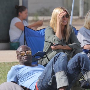 Heidi Klum et Seal se retrouvent pour soutenir leur fils Johan au Football à Los Angeles le 24 octobre 2015. La famille est réuni au grand complet pour soutenir le petit sportif. Leni, Henry et Lou sont aussi de la partie. Seal est venu avec sa compagne Erica Packer qui est enceinte.  Please Pixelate children face prior to publication Former couple Heidi Klum and Seal come together to watch their son, Johan's football game in Brentwood, California on October 24, 2015. The pair were joined by their other kids Leni, Henry and Lou. Seal's pregnant girlfriend Erica Packer also joined the family outing.24/10/2015 - Los Angeles