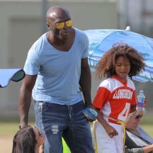 Heidi Klum et Seal se retrouvent pour soutenir leur fils Johan au Football à Los Angeles le 24 octobre 2015. La famille est réuni au grand complet pour soutenir le petit sportif. Leni, Henry et Lou sont aussi de la partie. Seal est venu avec sa compagne Erica Packer qui est enceinte.  Please Pixelate children face prior to publication Former couple Heidi Klum and Seal come together to watch their son, Johan's football game in Brentwood, California on October 24, 2015. The pair were joined by their other kids Leni, Henry and Lou. Seal's pregnant girlfriend Erica Packer also joined the family outing.24/10/2015 - Los Angeles