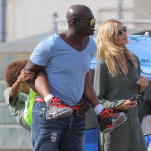 Heidi Klum et Seal se retrouvent pour soutenir leur fils Johan au Football à Los Angeles le 24 octobre 2015. La famille est réuni au grand complet pour soutenir le petit sportif. Leni, Henry et Lou sont aussi de la partie. Seal est venu avec sa compagne Erica Packer qui est enceinte.  Please Pixelate children face prior to publication Former couple Heidi Klum and Seal come together to watch their son, Johan's football game in Brentwood, California on October 24, 2015. The pair were joined by their other kids Leni, Henry and Lou. Seal's pregnant girlfriend Erica Packer also joined the family outing.24/10/2015 - Los Angeles