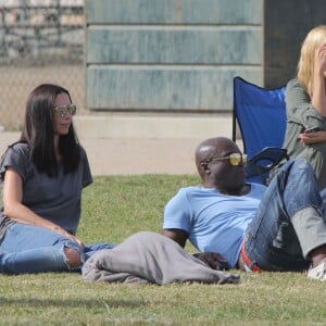 Heidi Klum et Seal se retrouvent pour soutenir leur fils Johan au Football à Los Angeles le 24 octobre 2015. La famille est réuni au grand complet pour soutenir le petit sportif. Leni, Henry et Lou sont aussi de la partie. Seal est venu avec sa compagne Erica Packer qui est enceinte.  Please Pixelate children face prior to publication Former couple Heidi Klum and Seal come together to watch their son, Johan's football game in Brentwood, California on October 24, 2015. The pair were joined by their other kids Leni, Henry and Lou. Seal's pregnant girlfriend Erica Packer also joined the family outing.24/10/2015 - Los Angeles