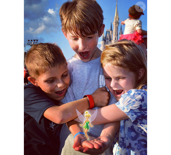 Les trois enfants de Noah Galloway à Disneyland / photo postée sur Instagram.