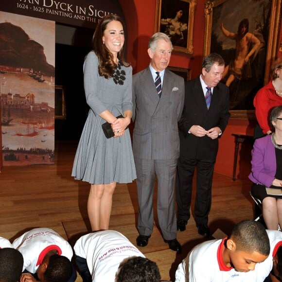 Kate Middleton à la galerie d'art Dulwich à Londres en mars 2012, dans une robe Orla Kiely.