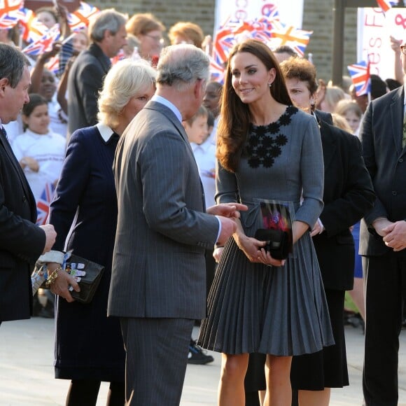 Kate Middleton à la galerie d'art Dulwich à Londres en mars 2012, dans une robe Orla Kiely.