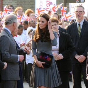 Kate Middleton à la galerie d'art Dulwich à Londres en mars 2012, dans une robe Orla Kiely.