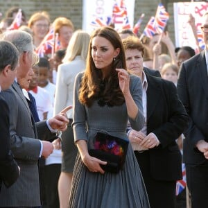 Kate Middleton à la galerie d'art Dulwich à Londres en mars 2012, dans une robe Orla Kiely.