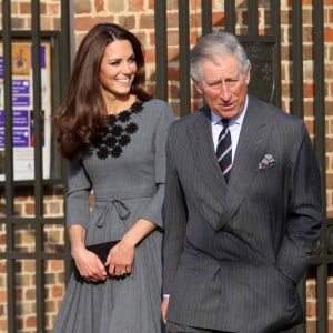 Kate Middleton à la galerie d'art Dulwich à Londres en mars 2012, dans une robe Orla Kiely.