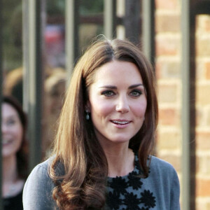 Kate Middleton à la galerie d'art Dulwich à Londres en mars 2012, dans une robe Orla Kiely.