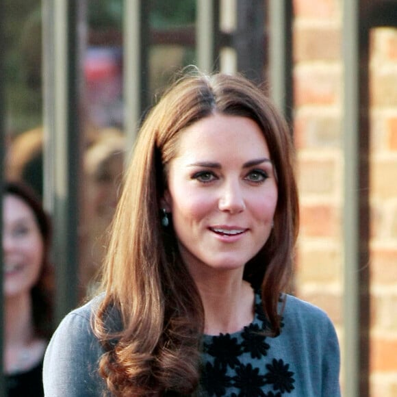 Kate Middleton à la galerie d'art Dulwich à Londres en mars 2012, dans une robe Orla Kiely.