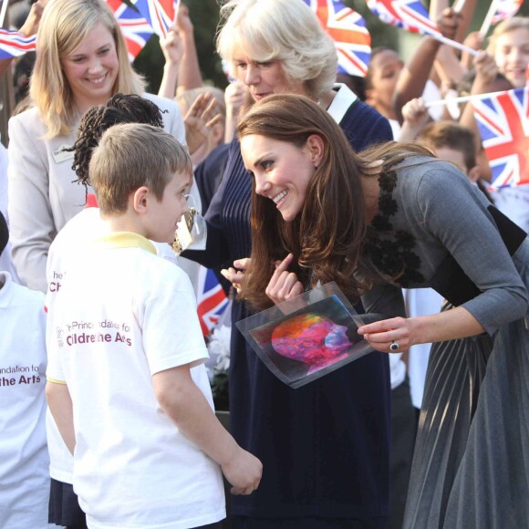 Kate Middleton à la galerie d'art Dulwich à Londres en mars 2012, dans une robe Orla Kiely.