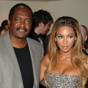 Beyonce et son père Matthew Knowles à la première du film Dreamgirls à Londres, le 22 janvier 2007