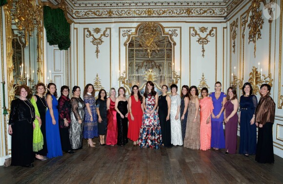 Kate Middleton, la duchesse de Cambridge arrive au dîner de gala "100 Women In Hedge" pour l'association "The Art Room" (dont elle est la marraine), au Victoria and Albert Museum à Londres, le 27 octobre 2015.