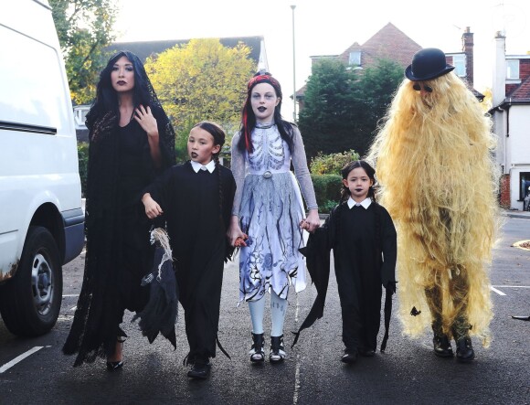 Myleene Klass et ses enfants Ava et Hero déguisés pour Halloween à Londres, le 31 octobre 2015