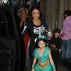 Bethenny Frankel arrive déguisée dans une patisserie pour rejoindre sa fille Bryn Hoppy pour une fête Halloween. New York, le 30 octobre 2015