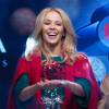 Kylie Minogue donne le coup d'envoi des illuminations de Noël sur Oxford Street à Londres, le 1er novembre 2015.