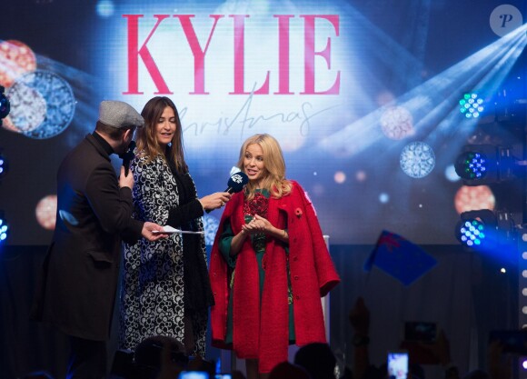 Dave Berry, Lisa Snowdon et Kylie - Kylie Minogue donne le coup d'envoi des illuminations de Noël sur Oxford Street à Londres, le 1er novembre 2015.