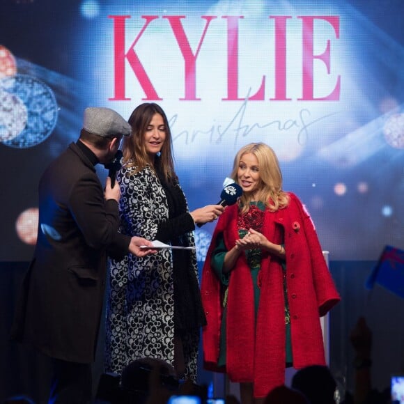 Dave Berry, Lisa Snowdon et Kylie - Kylie Minogue donne le coup d'envoi des illuminations de Noël sur Oxford Street à Londres, le 1er novembre 2015.