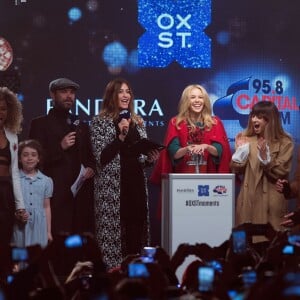 Fleur East, Dave Berry, Lisa Snowdon, Kylie Minogue, la chanteuse Foxes (Louisa Rose Allen), Ben Haenow et Gabrielle Aplin - Coup d'envoi des illuminations de Noël sur Oxford Street à Londres par Kylie Minogue, le 1er novembre 2015.