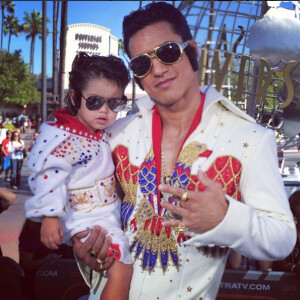 Mario Lopez et son fils Dominic déguisés en Elvis pour Halloween 2015