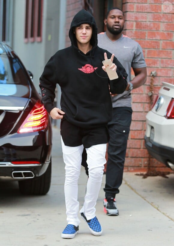 Justin Bieber fait du shopping à Hollywood, le 3 novembre 2015