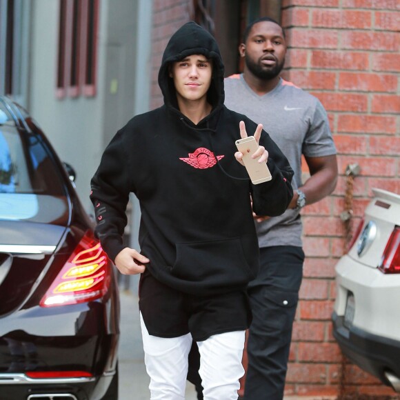 Justin Bieber fait du shopping à Hollywood, le 3 novembre 2015