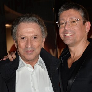 Michel Drucker et Jacques Sanchez - Photocall pour le lancement du livre "Les bonnes chansons ne meurent jamais" de J. Sanchez au NoLita à Paris, le 4 novembre 2015. © Veeren/Bestimage