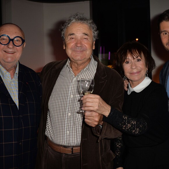 Jean-Pierre Coffe, Pierre Perret, Danièle Evenou et Christophe Beaugrand - Cocktail pour le lancement du livre "Les bonnes chansons ne meurent jamais" de J. Sanchez au NoLita à Paris, le 4 novembre 2015. © Veeren/Bestimage