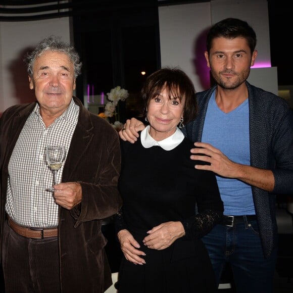 Jean-Pierre Coffe, Pierre Perret, Danièle Evenou et Christophe Beaugrand - Cocktail pour le lancement du livre "Les bonnes chansons ne meurent jamais" de J. Sanchez au NoLita à Paris, le 4 novembre 2015. © Veeren/Bestimage