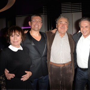 Danièle Evenou, Jacques Sanchez, Pierre Perret, Michel Drucker, Philippe Tesson - Cocktail pour le lancement du livre "Les bonnes chansons ne meurent jamais" de J. Sanchez au NoLita à Paris, le 4 novembre 2015. © Veeren/Bestimage