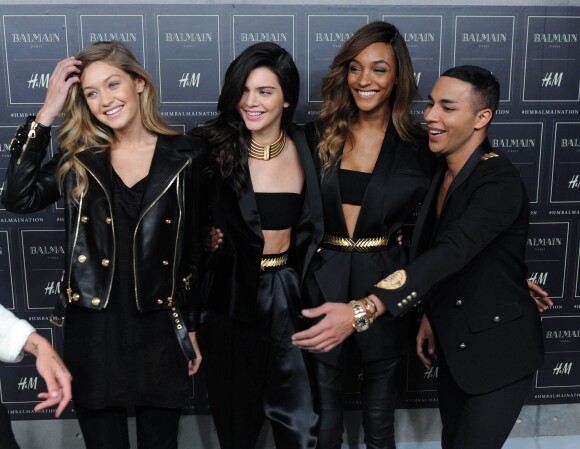Gigi Hadid, Kendall Jenner, Jourdan Dunn et Olivier Rousteing - Défilé de mode "Balmain x H&M" au 23 Wall Street à New York, le 20 octobre 2015.