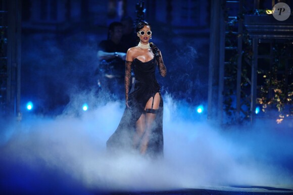 Rihanna sur le podium Victoria's Secret le 7 novembre 2012