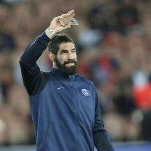 Nikola Karabatic au match de football PSG-Bordeaux au Parc des Princes à Paris le 11 septembre 2015