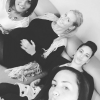 Aurelie Van Daelen, entourée de ses amies pour sa babyshower. Octobre 2015.